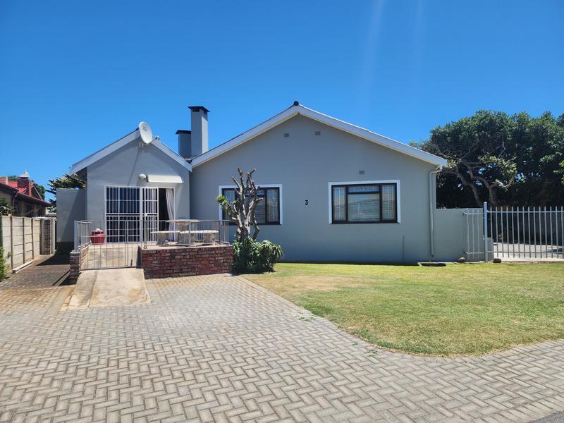 5 Bedroom Property for Sale in Hartenbos Western Cape